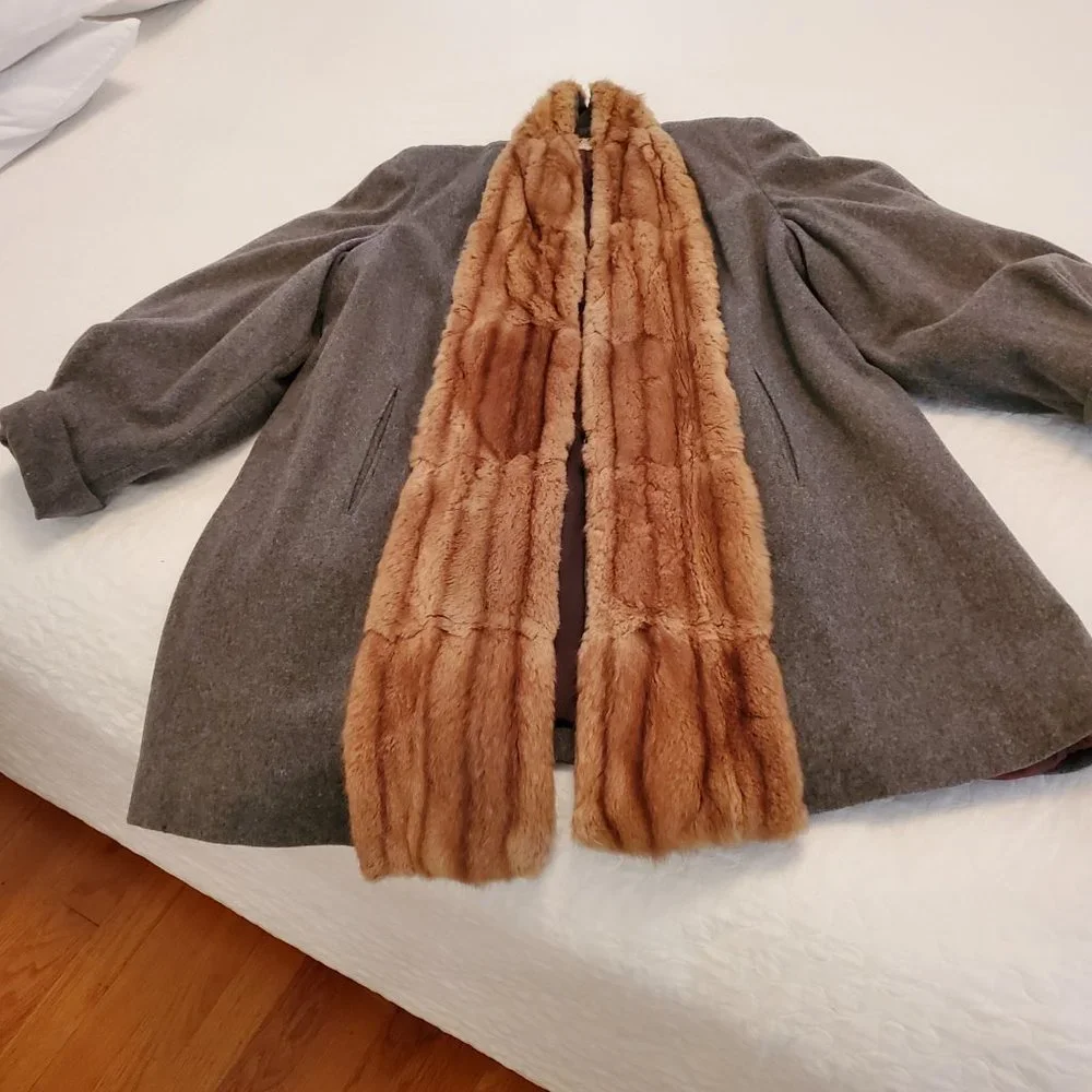 TRUE VINTAGE 1940'S FUR TRIMMED WOOL COAT - Picture 2 of 5